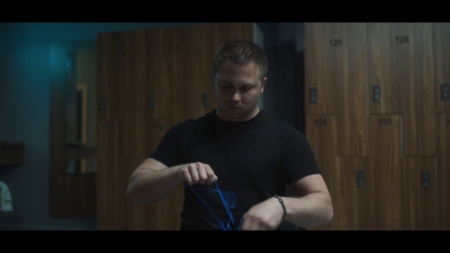 Video Reference: Arm, Flash photography, Jaw, Sleeve, Gesture, Elbow, T-shirt, Chest, Event, Electric blue