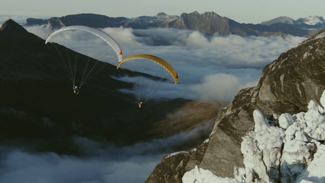 Video Reference: Cloud, Water, Sky, Mountain, Parachute, Paragliding, Highland, Body of water, Parachuting, Terrain