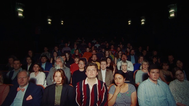 Video Reference: Shirt, Entertainment, T-shirt, Event, Leisure, Crowd, Fun, Audience, Night, Darkness