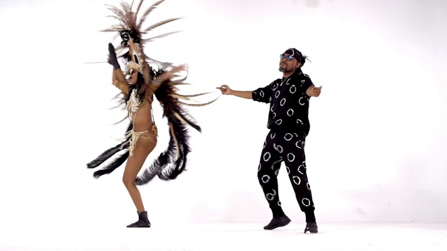 Video Reference: Gesture, Happy, Flash photography, People in nature, Fashion design, Art, Event, Performing arts, Costume design, Entertainment