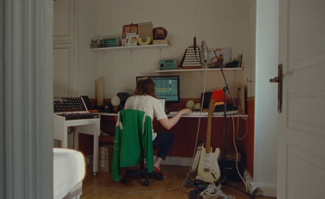 Video Reference: Table, Computer, Desk, Building, Personal computer, Bookcase, Computer monitor, Computer desk, Picture frame, Shelf