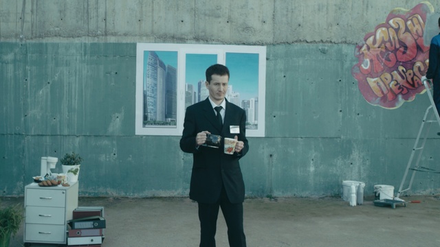 Video Reference: Microphone, Tie, Blazer, Suit, Formal wear, Event, Art, Recreation, White-collar worker, Visual arts