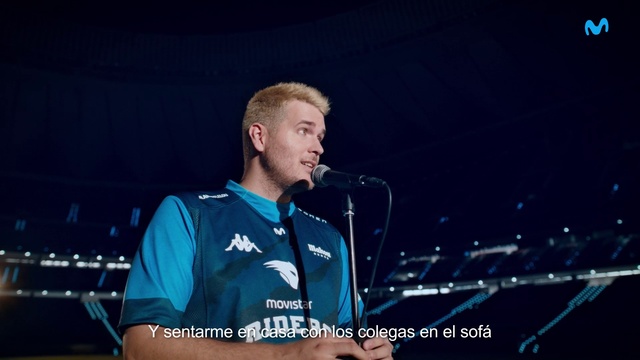 Video Reference: Microphone, Public address system, Musician, Entertainment, Music artist, Music, Performing arts, Audio equipment, Electric blue, Jersey