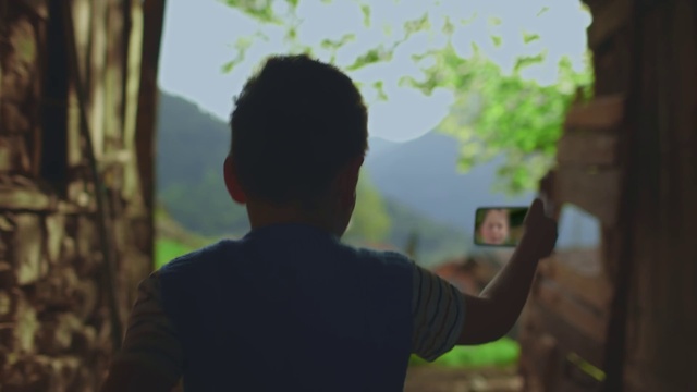 Video Reference: Gesture, Sunlight, Happy, Wood, Grass, T-shirt, Leisure, Travel, Recreation, Backlighting