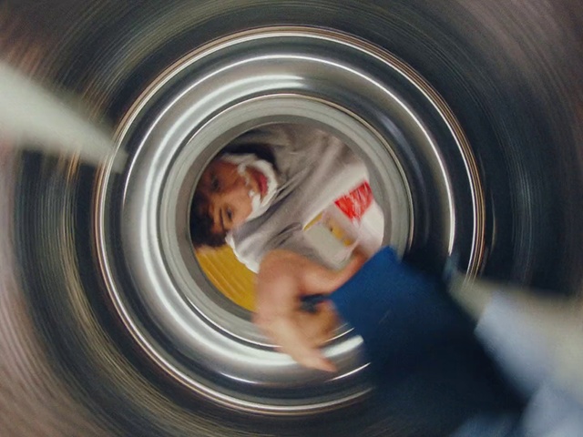 Video Reference: Eye, Automotive lighting, Automotive tire, Tire, Motor vehicle, Laundry room, Automotive design, Camera lens, Lens, Cameras & optics