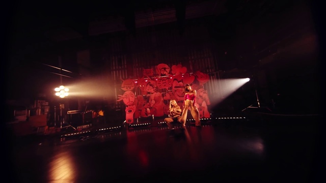 Video Reference: Entertainment, Music, Artist, Performing arts, Musician, Concert, Music venue, Choreography, Event, Magenta