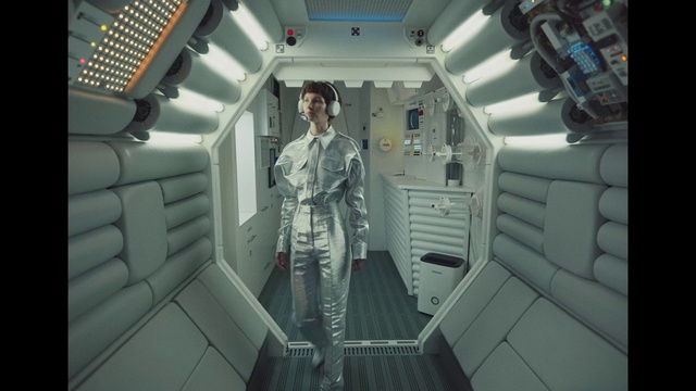 Video Reference: Mode of transport, Vehicle, Air travel, Aircraft, Airplane, Passenger, Symmetry, Airline, Aerospace engineering, Flash photography