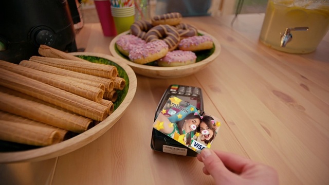 Video Reference: Food, Tableware, Cuisine, Ingredient, Table, Staple food, Recipe, Dish, Baked goods, Sweetness