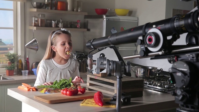 Video Reference: Food, Tableware, Kitchen, Recipe, Smile, Kitchen appliance, Natural foods, Cooking, Leaf vegetable, Home appliance