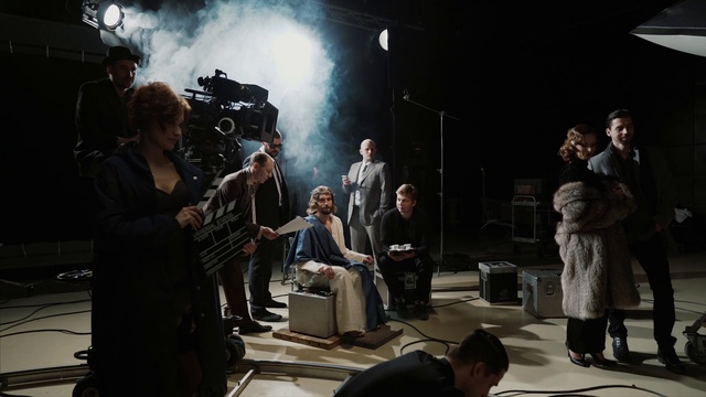 Video Reference: Trousers, Musician, Videographer, Music, Entertainment, Flash photography, Performing arts, Cinematographer, Music artist, Music venue