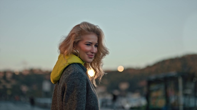 Video Reference: Hair, Lip, Sky, Smile, Hairstyle, Flash photography, Happy, Street fashion, Sunlight, Travel