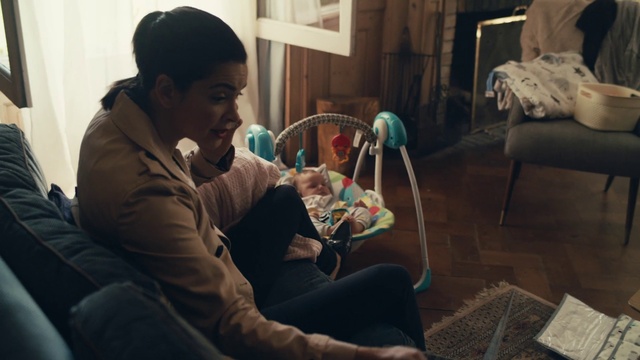 Video Reference: Comfort, Human, Fun, Toy, Living room, Event, Happy, Leisure, Sitting, Conversation