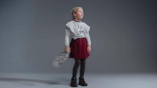 Video Reference: Footwear, Shoulder, Toy, Street fashion, Neck, Sleeve, Waist, Grey, Knee, Thigh