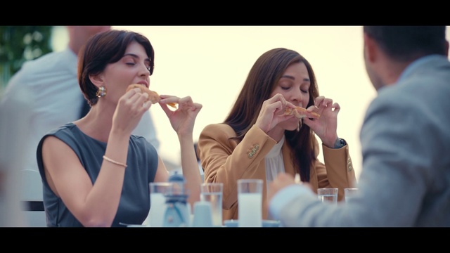 Video Reference: Eyelash, Flash photography, Happy, Gesture, Finger, Eyewear, Tableware, Fun, Beauty, Jewellery