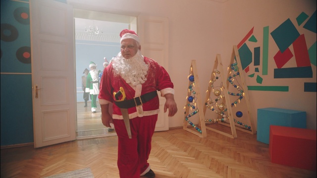 Video Reference: Smile, Flooring, Art, Entertainment, Event, Fun, Hat, Fashion design, Performing arts, Costume