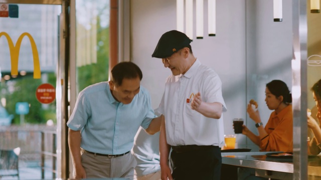 Video Reference: Shorts, Baseball cap, Leisure, Fun, T-shirt, Recreation, Cap, Event, Cooking, Table