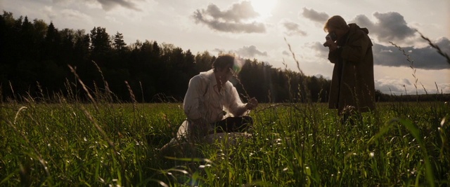 Video Reference: Cloud, Sky, Plant, People in nature, Flash photography, Gesture, Sunlight, Happy, Natural landscape, Grass