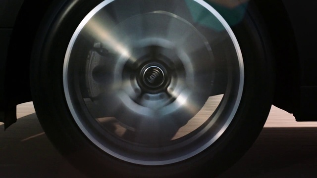 Video Reference: Tire, Wheel, Vehicle, Automotive tire, Car, Synthetic rubber, Tread, Locking hubs, Automotive lighting, Hubcap