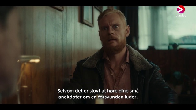 Video Reference: Flash photography, Font, Event, Darkness, Photo caption, Screenshot, Formal wear, Pc game, Movie