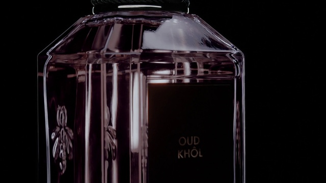 Video Reference: Liquid, Drinkware, Fluid, Glass bottle, Material property, Tin, Cookie jar, Bag, Rectangle, Tableware