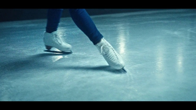 Video Reference: Azure, Gesture, Dance, Knee, Flooring, Performing arts, Electric blue, Entertainment, Human leg, Foot