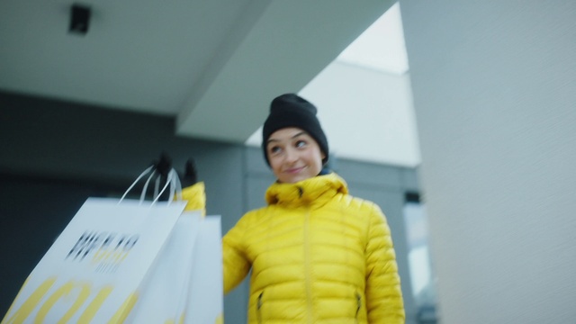 Video Reference: Outerwear, Rain suit, Glove, Sleeve, Raincoat, Smile, Jacket, Windbreaker, Personal protective equipment, Event