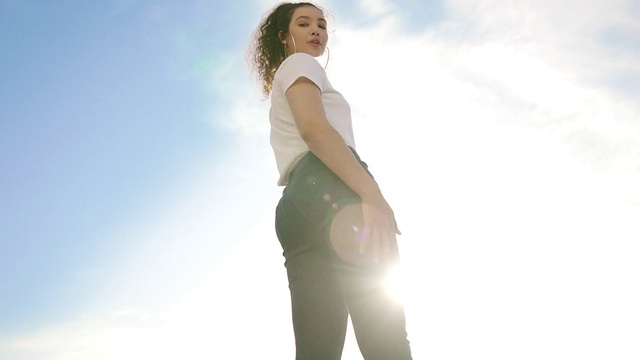 Video Reference: Hair, Cloud, Sky, Hand, Flash photography, Human body, Neck, People in nature, Sleeve, Waist