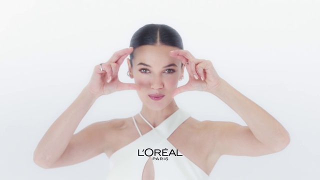 Video Reference: Joint, Skin, Lip, Hand, Eyebrow, Arm, Eye, Eyelash, Dress, Ear