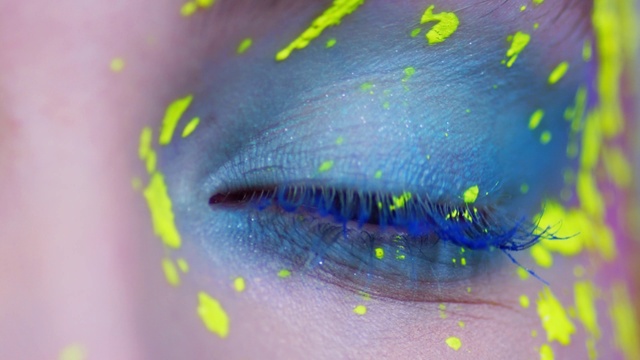 Video Reference: Liquid, Organism, Terrestrial plant, Larva, Water, Electric blue, Close-up, Grass, Macro photography, Science