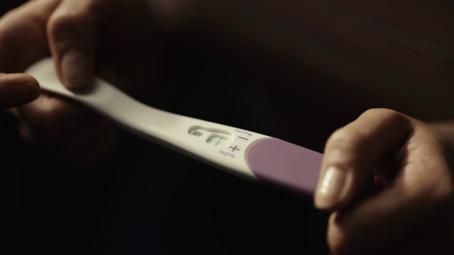 Video Reference: Gesture, Tool, Finger, Cutlery, Chemical compound, Service, Metal, Nail, Fashion accessory, Musical instrument accessory