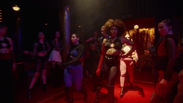 Video Reference: Shorts, Musician, Entertainment, Music, Performing arts, Artist, Music venue, Magenta, Concert, Fun