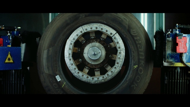 Video Reference: Tire, Wheel, Vehicle, Automotive tire, Automotive lighting, Tread, Synthetic rubber, Motor vehicle, Locking hubs, Hubcap