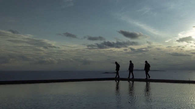 Video Reference: Cloud, Water, Sky, Gesture, Dusk, Coastal and oceanic landforms, Sunlight, Lake, People in nature, Horizon
