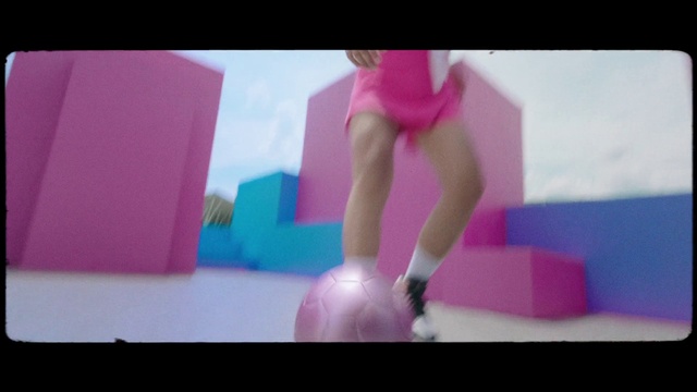 Video Reference: Leg, Purple, Violet, Knee, Pink, Thigh, Magenta, Human leg, Flooring, Electric blue