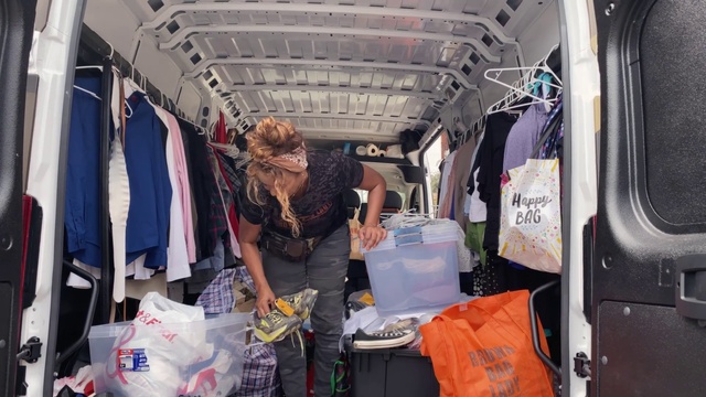 Video Reference: Sunglasses, Automotive design, Dress, Luggage and bags, T-shirt, Bag, Selling, Plastic bag, Travel, City