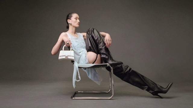 Video Reference: Flash photography, Comfort, Performing arts, Knee, Entertainment, Thigh, Fashion design, Art, Human leg, Chair