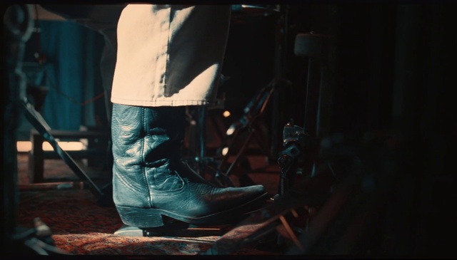 Video Reference: Musician, Musical instrument accessory, Music, Performing arts, Entertainment, Thigh, Human leg, Musical instrument, Event, Darkness