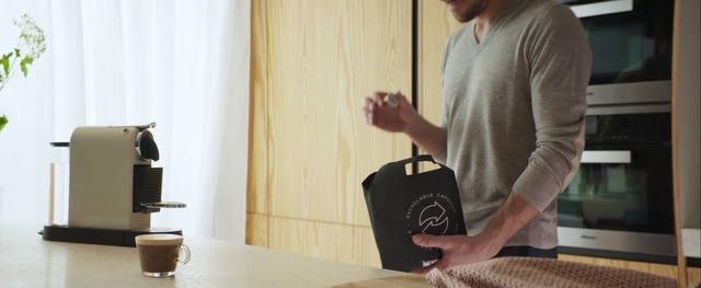 Video Reference: Shoulder, Sleeve, Wood, Wrist, Bag, Eyewear, Elbow, T-shirt, Fashion design, Thumb