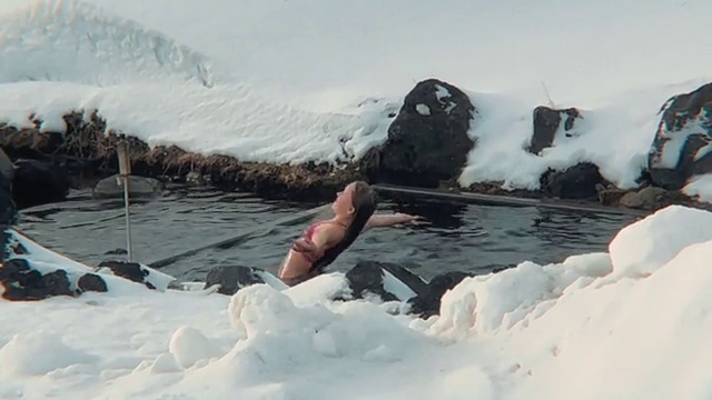 Video Reference: Snow, Water, Vertebrate, Mammal, Glove, Ice cap, Sea ice, Glacial landform, Polar ice cap, Slope