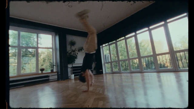 Video Reference: Window, Wood, Floor, Flooring, Hardwood, Ceiling, Fun, Leisure, Performing arts, Thigh