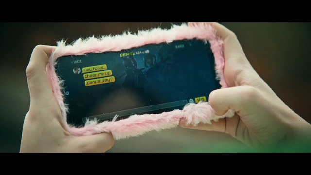 Video Reference: Finger, Wrist, Nail, Gadget, Foot, Human leg, Art, Electronic device, Electric blue, Magenta