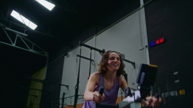 Video Reference: Smile, Entertainment, Vest, Leisure, Audio equipment, Musician, Performing arts, T-shirt, Event, Thigh