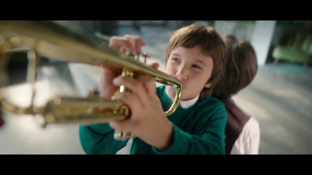 Video Reference: Musical instrument, Musician, Brass instrument, Wind instrument, Music, Woodwind instrument, Trumpeter, Concert, Happy, Event