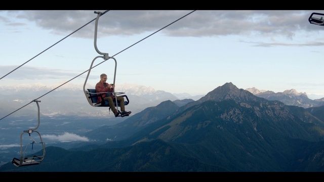 Video Reference: Cloud, Sky, Mountain, Cable car, Leisure, Recreation, Fun, Slope, Tree, Electricity