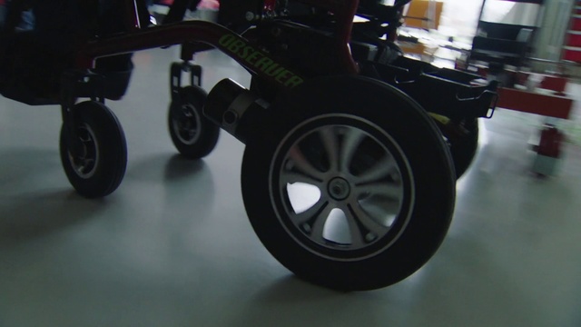 Video Reference: Wheel, Tire, Automotive tire, Tread, Locking hubs, Alloy wheel, Vehicle, Motor vehicle, Rim, Automotive design