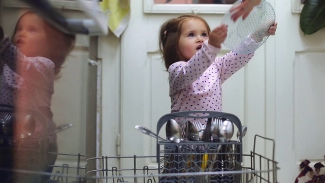 Video Reference: Photograph, Textile, Sleeve, Standing, Purple, Happy, Toddler, Fun, Shopping cart, Child