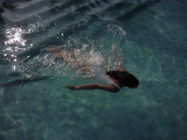 Video Reference: swimming, pool, underwater, person, splashing, water, indoor pool, tiled pool, exercise, recreation, sport, aquatic
