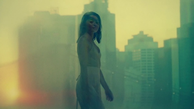 Video Reference: Atmosphere, Shoulder, People in nature, Flash photography, Sky, Happy, Tints and shades, Art, Long hair, Grass