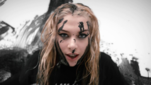 Video Reference: Lip, Eyelash, Flash photography, Jaw, Gesture, Smile, Happy, Lipstick, Beauty, Layered hair