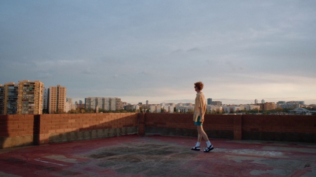 Video Reference: Cloud, Sky, Landscape, Summer, Horizon, Building, City, Leisure, Beauty, Human leg